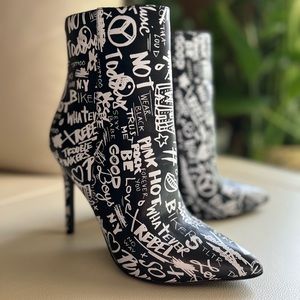 ALDO Women's graffiti Black and White Boots